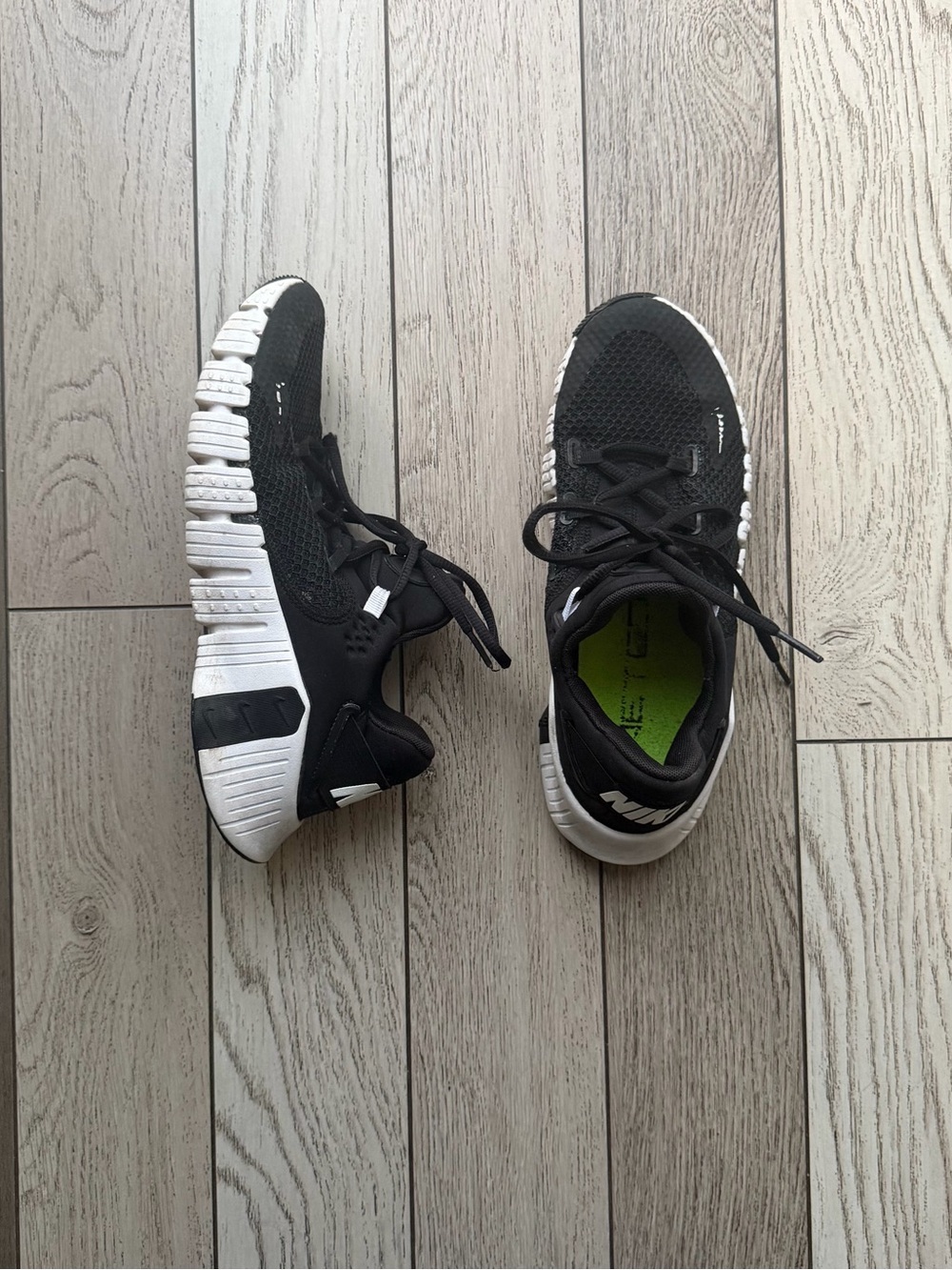 Nike Women’s Free Metcon Run 4 Black and White Athletic Sneakers 8.5